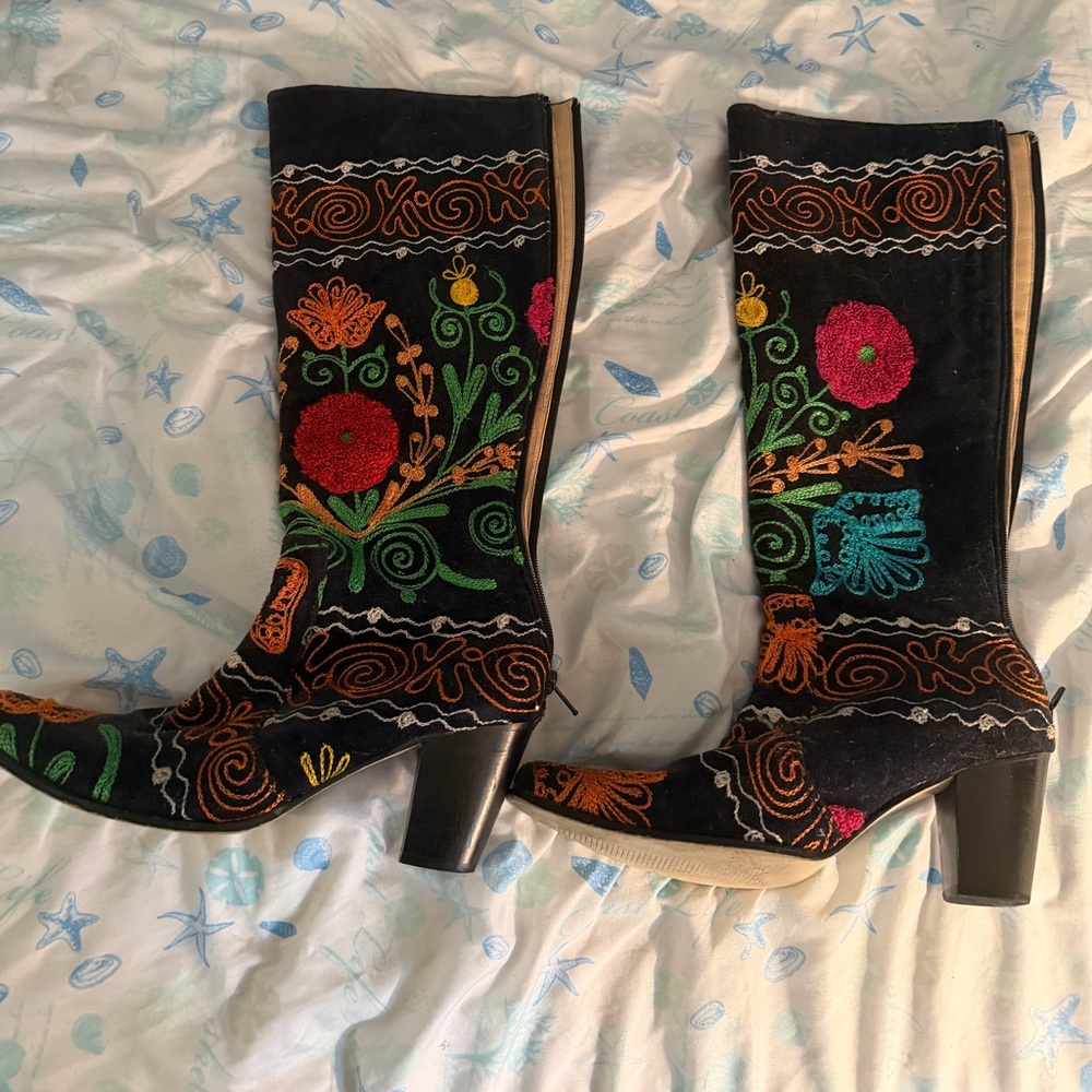 Leather and velvet Embroidered Floral Black Boots from Turkey with 3” heels 40/9